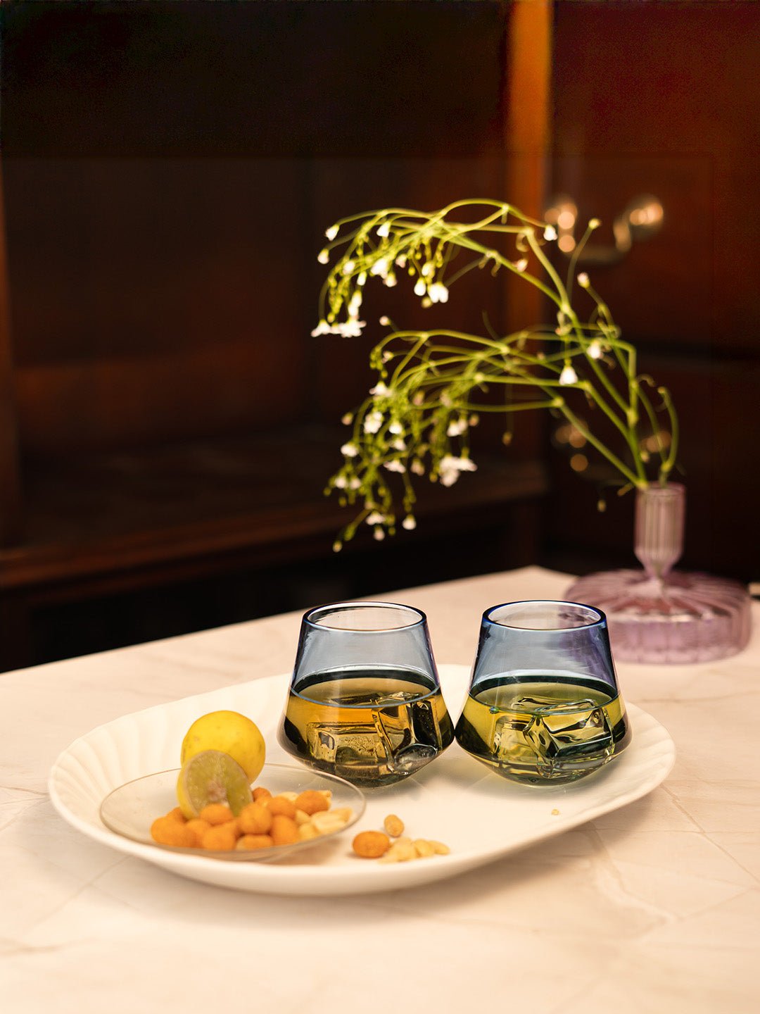 Elegant borosilicate Dancing Glass with a fluid, curved shape for a mesmerizing drinking experience.