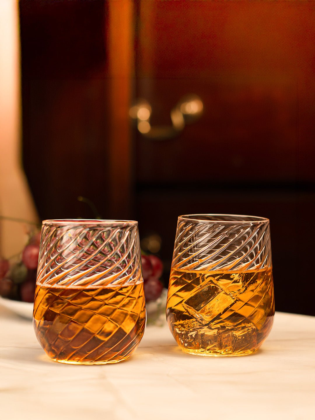 Swirl Aura Glass - Borotechheight : 105mm diameter:85mm ml capacity : 440 ml2TransparentBorotech