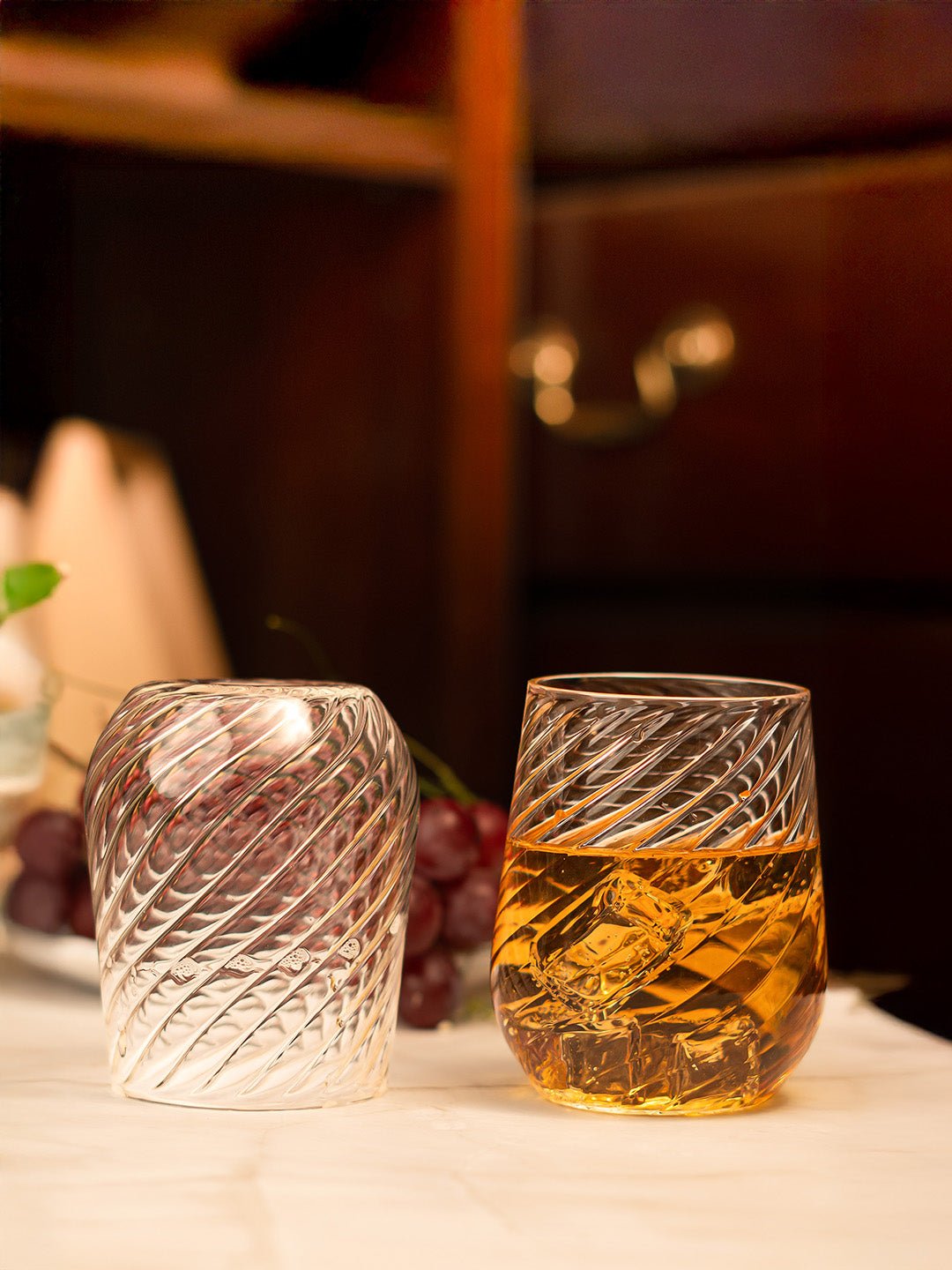 Swirl Aura Glass - Borotechheight : 105mm diameter:85mm ml capacity : 440 ml2TransparentBorotech