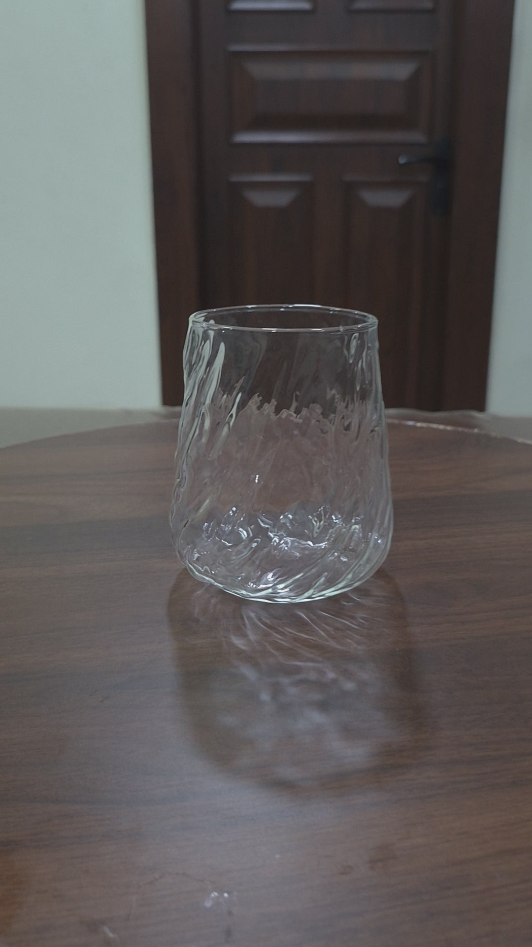 Load video: Swirl Borosilicate Tumbler