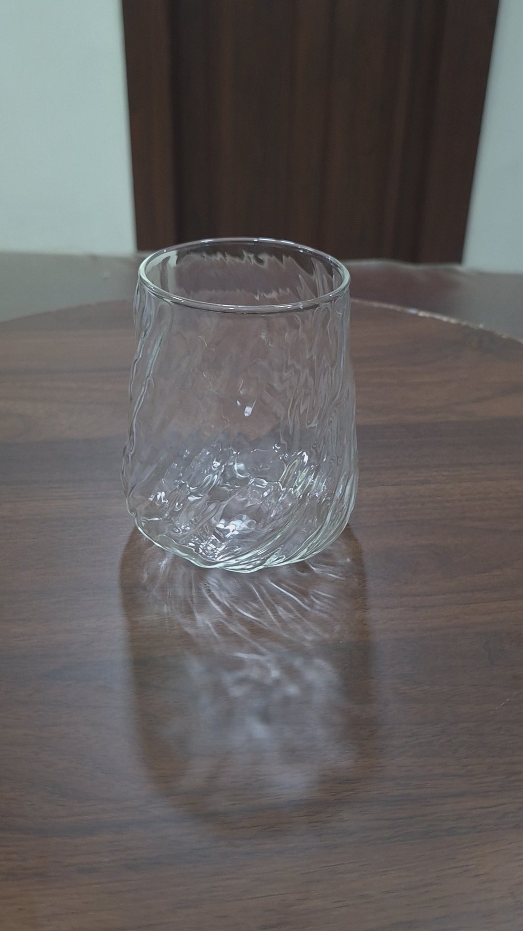 Load video: Swirl Borosilicate Tumbler