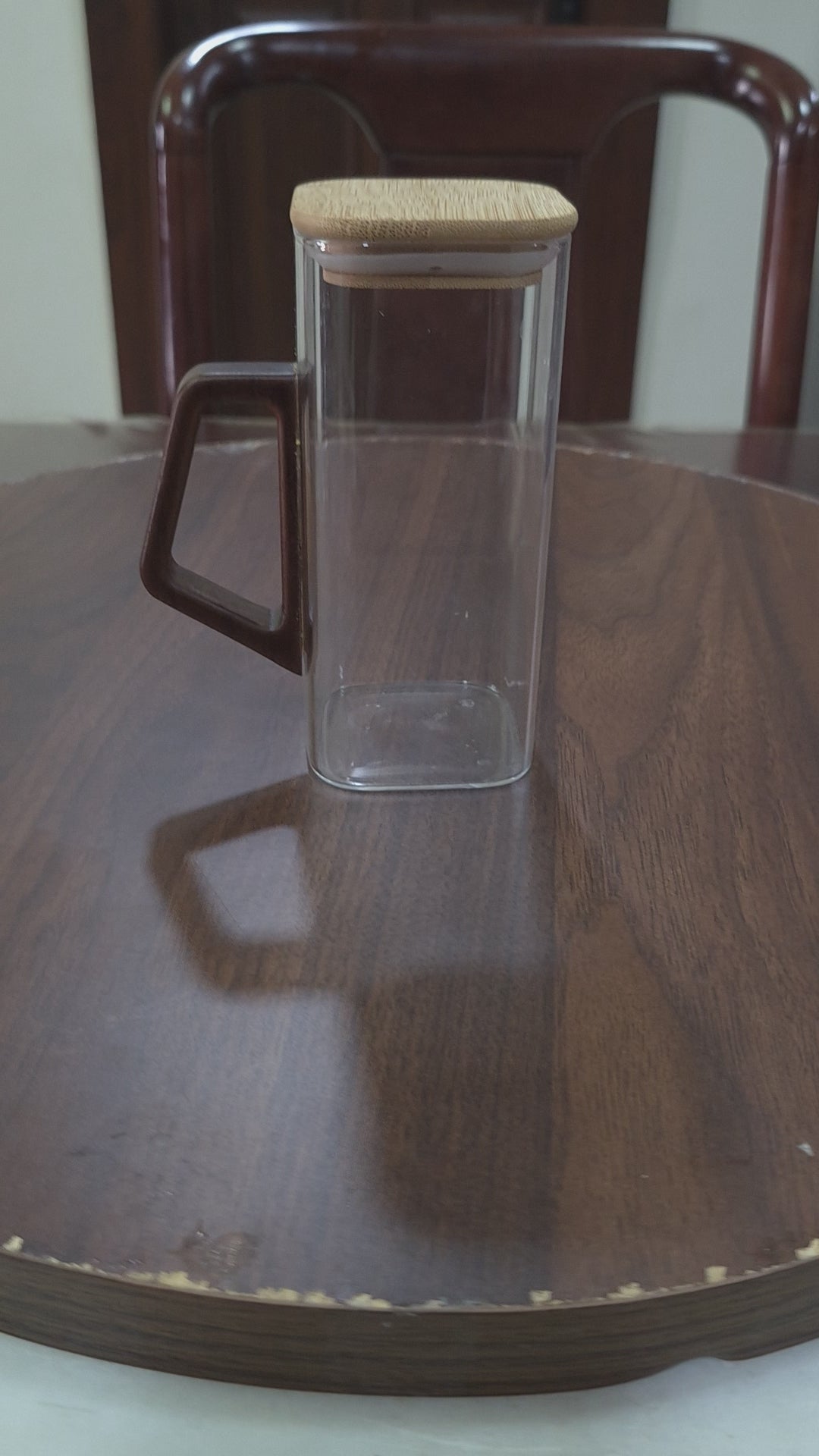 Load video: Square Borosilicate Glass Mug with Bamboo Lid