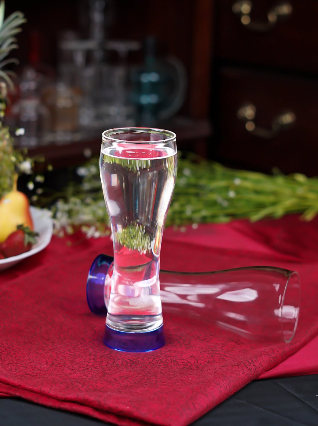 Detailed view of a 400ml borosilicate beer glass, highlighting its clear, durable, and elegant design.