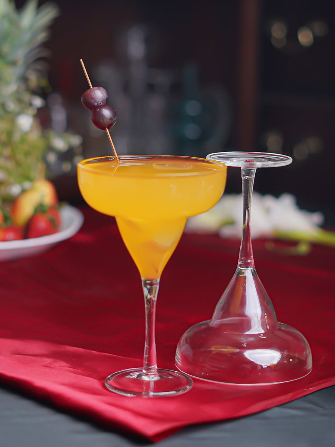 Transparent borosilicate margarita glass showcasing its wide bowl and elegant shape for perfect cocktail presentation.